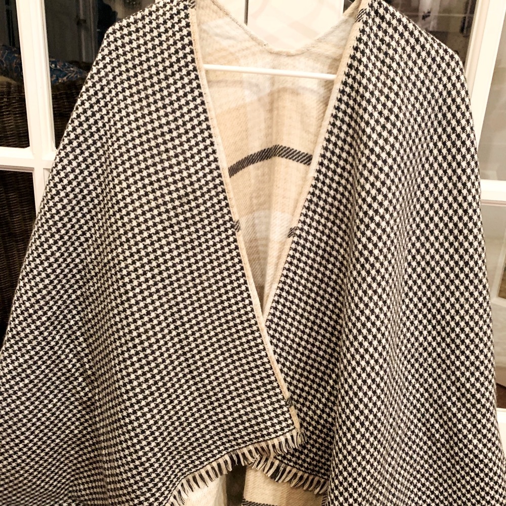 Banana Republic reversible wool plaid poncho